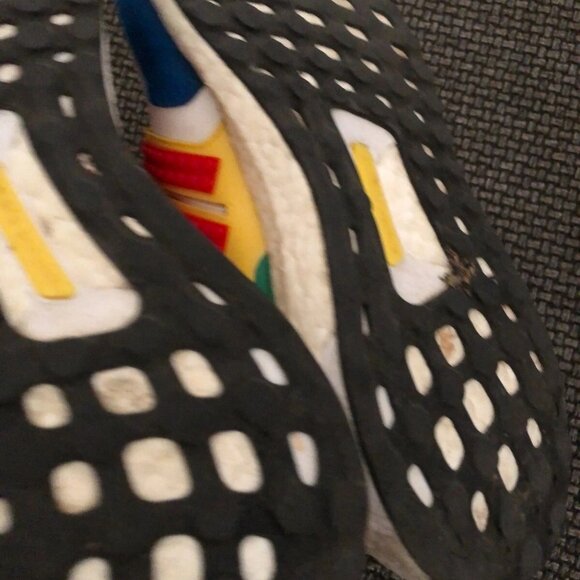 ADIDAS x LEGO Ultraboost Running Shoes Kids Youth 7 GV7732 Sneakers - Picture 2 of 11